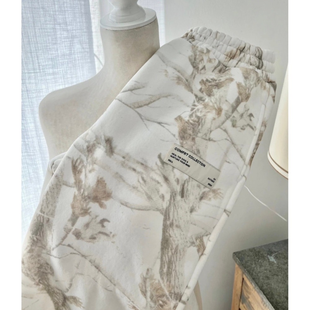 Comfrt Collection Camo Oversized Sweatshirt & Sweatpant Set Size Med - Picture 11 of 14